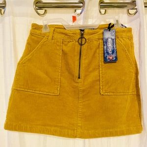 Corduroy mustard mini skirt with front zipper.